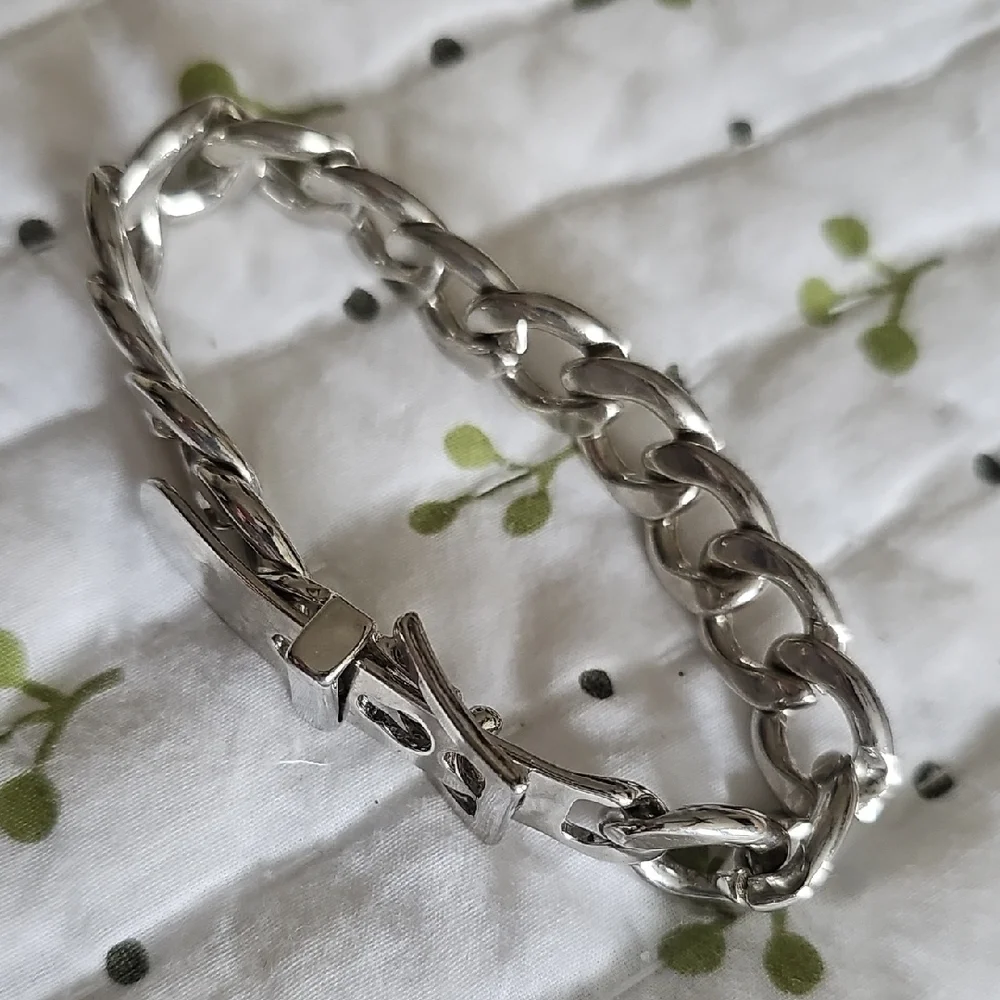 Elegant Silver Chain Bracelet